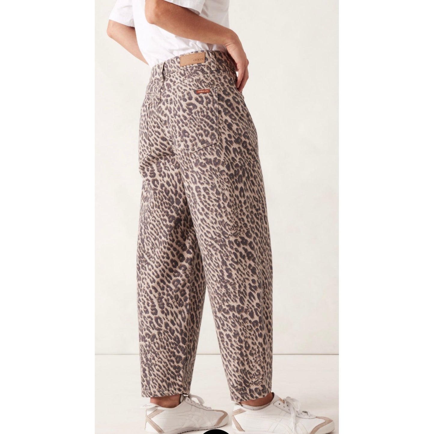 Tapered Barrel Jean-Leopard
