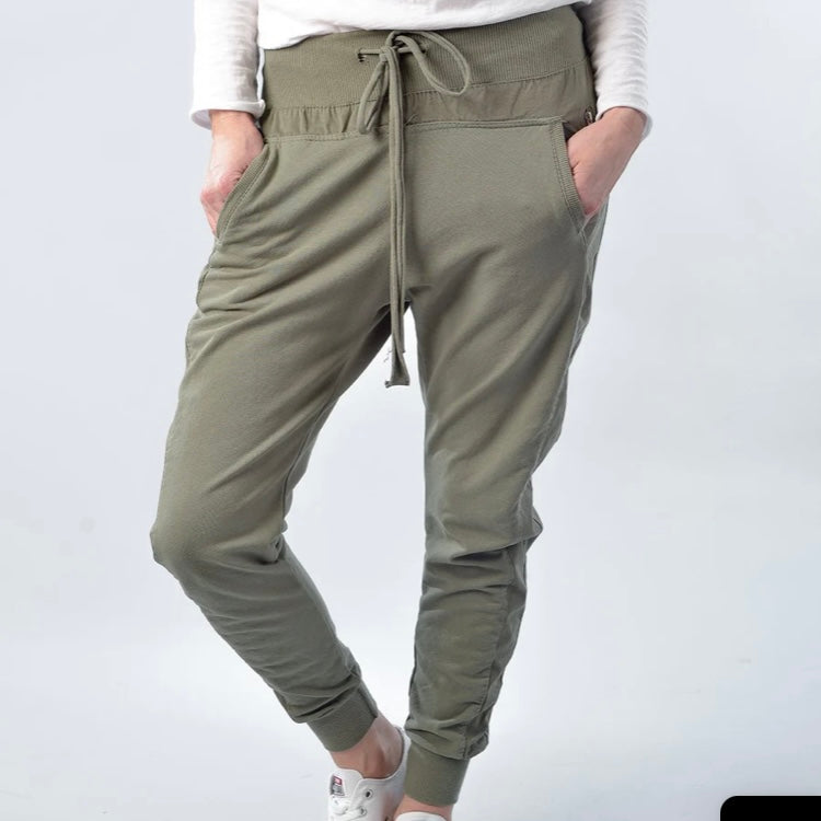 ULTIMATE JOGGERS -KHAKI