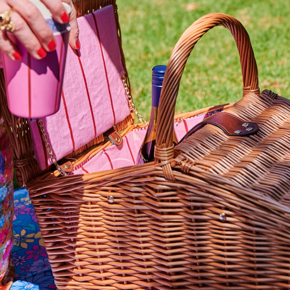 ICED VOVO STRIPE RATTAN PICNIC BASKET