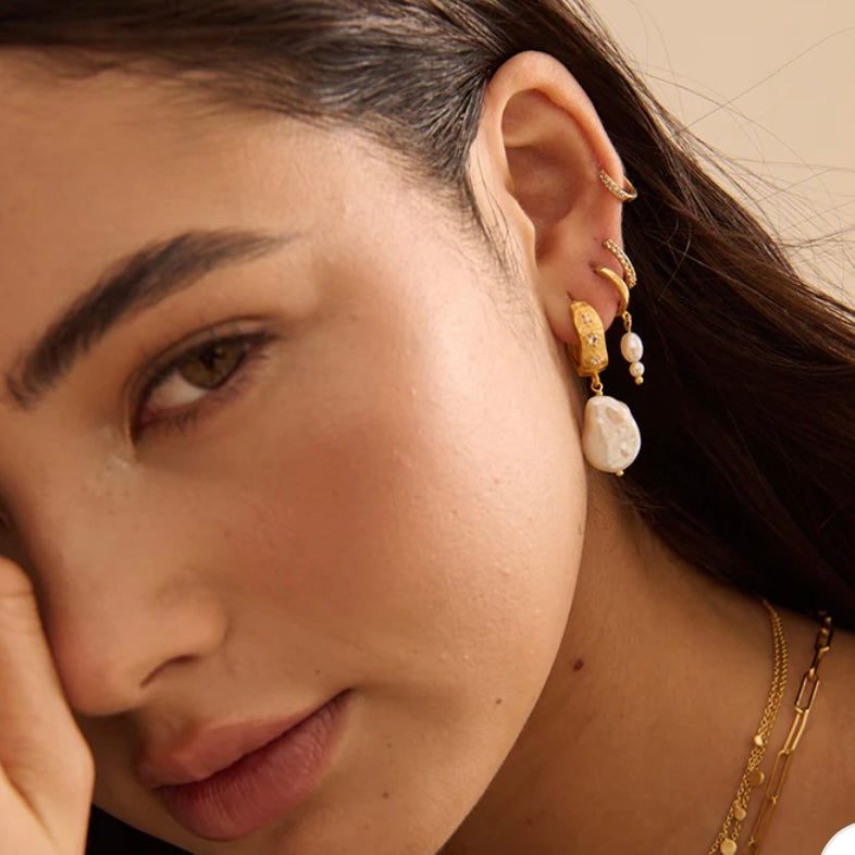 Cosmic Love Medium Earrings with Pearls in 18KT Yellow Gold Plate